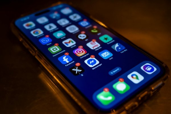 Guide Pratique : Personnalisez les Vibrations de Notifications pour Chaque Contact sur Votre Samsung Galaxy S21 !